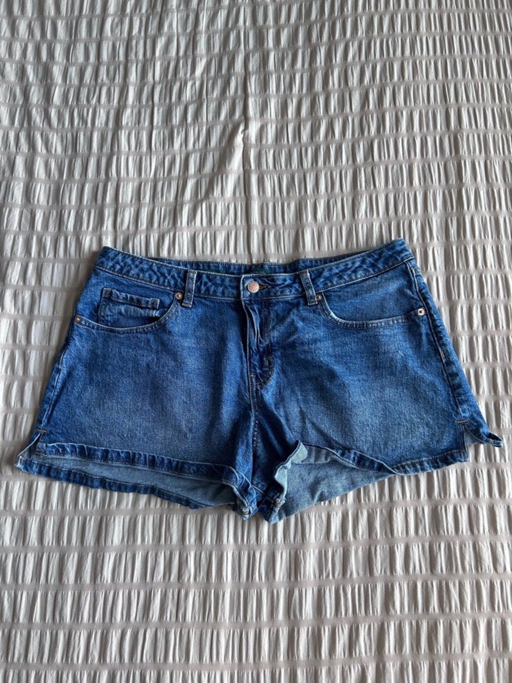 Wild Fable Medium Wash Mid Rise Midi Shorts (14R)